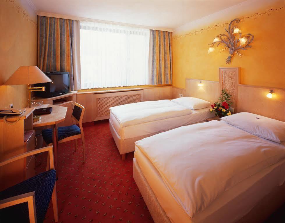 Hotel Bruecklwirt Niklasdorf Exterior photo